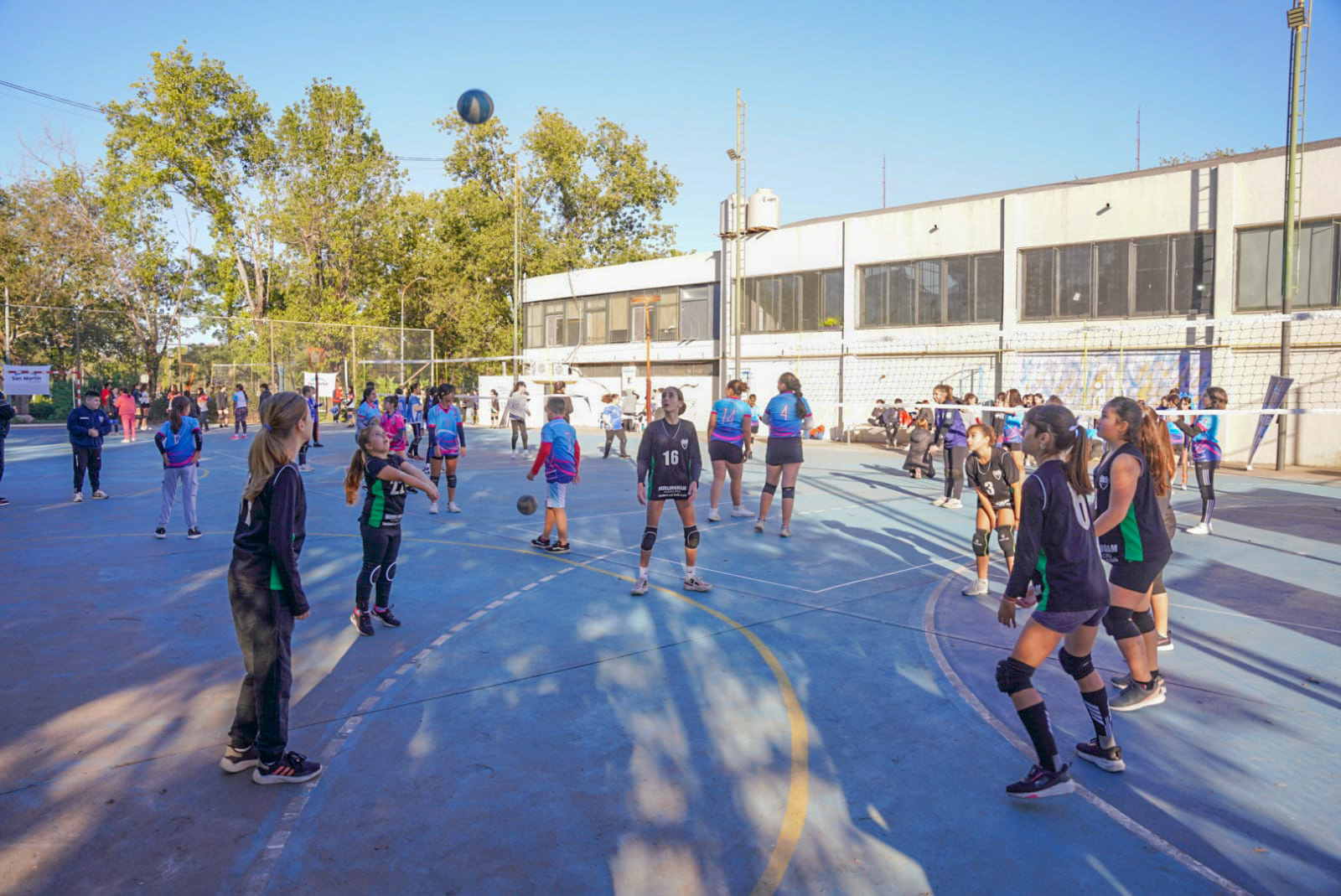Construirán el techo de una cancha multipropósito y renovarán la pista de atletismo en el CEMEF de José León Suárez